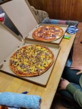 Közös pizzázás, festés után